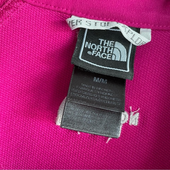The North Face Women's Fuchsia lightweight Jacket - Picture 4 of 5
